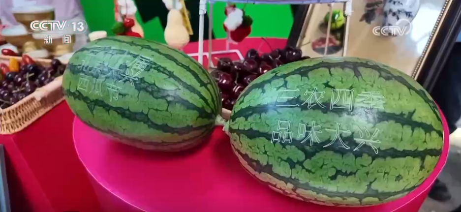 “商文旅”融合催热假日经济 “花样”民俗点燃消费市场新引擎