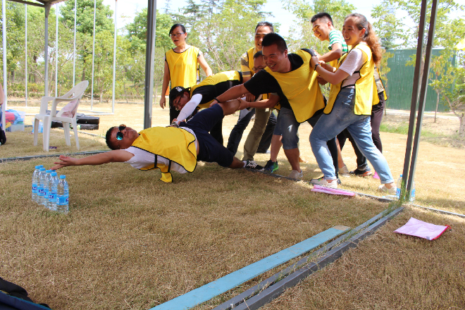 上海二大会址纪念馆“明灯”志愿者服务团队——讲好百年党章故事